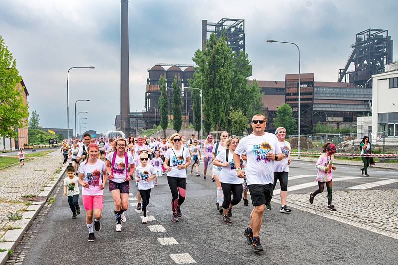 Duhový běh  a festival v Dolní oblasti Vítkovice Rainbow run & Rainbow fest Ostrava, sobota 4. června 2022.