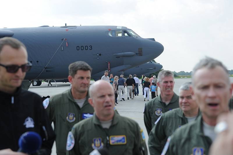 Dva legendární bombardéry B 52 přistály v úterý na Letišti Leoše Janáčka Ostrava. Obří stroje patří mezi největší atrakce letošního ročníku akce Dny NATO.