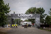 Příprava areálu na festival Colours of Ostrava, 17. července 2023, Ostrava.