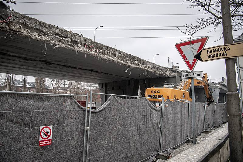 Demolice mostů přes Rudnou ulici, 25. ledna 2022 v Ostravě.