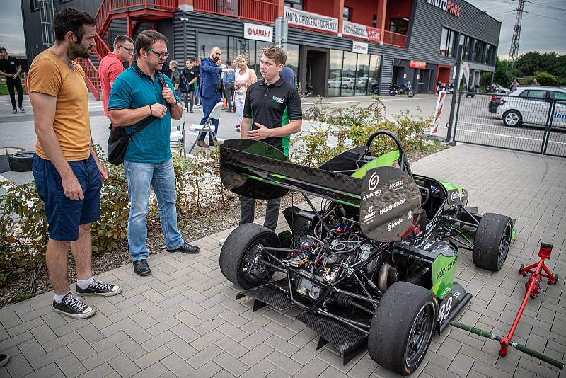 Představení nového monopostu Vector 06 Studentským týmem Formula TU Ostrava na Dni s Formulí 2021 v MOTOPARKU Ostrava, 16. října 2021.