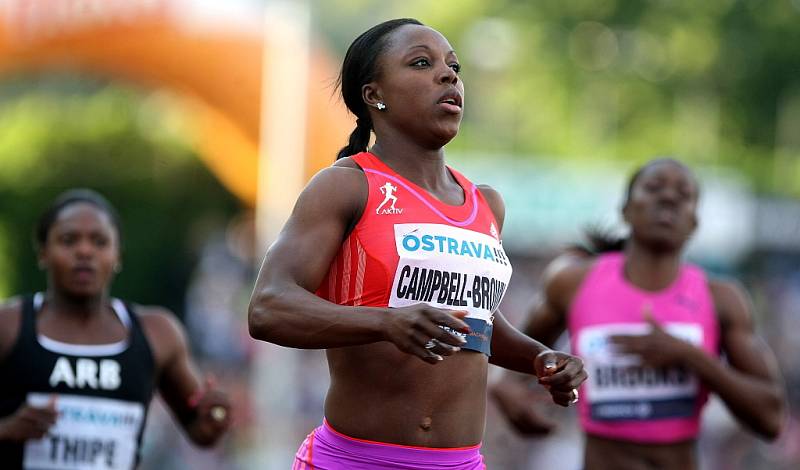 Zlatá tretra, běh 200 metrů, uprostřed Veronica Campbell Brownová