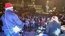 Akce Deníku Česko zpívá koledy na Masarykově náměstí v Ostravě, středa 12. prosince 2018.