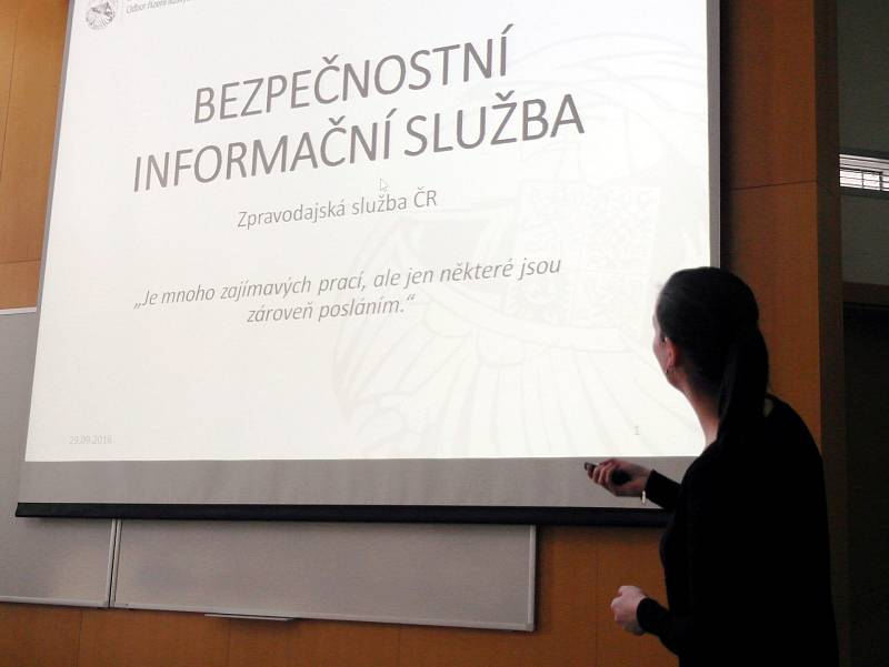 Bezpečnostní informační služba (BIS) se poprvé v Ostravě zúčastnila největšího krajského pracovního veletrhu Kariéra PLUS!