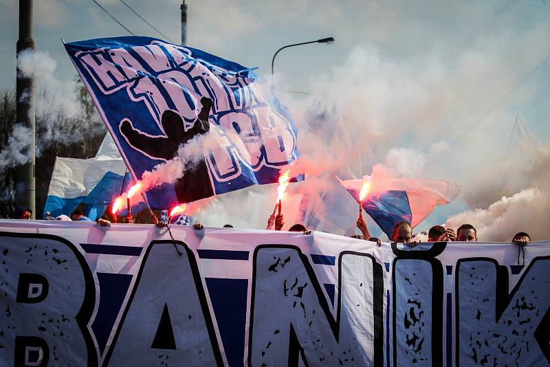 Ilustrační foto. Pochod fanoušků Baníku Ostrava na stadion, 7. dubna 2019 v Ostravě.