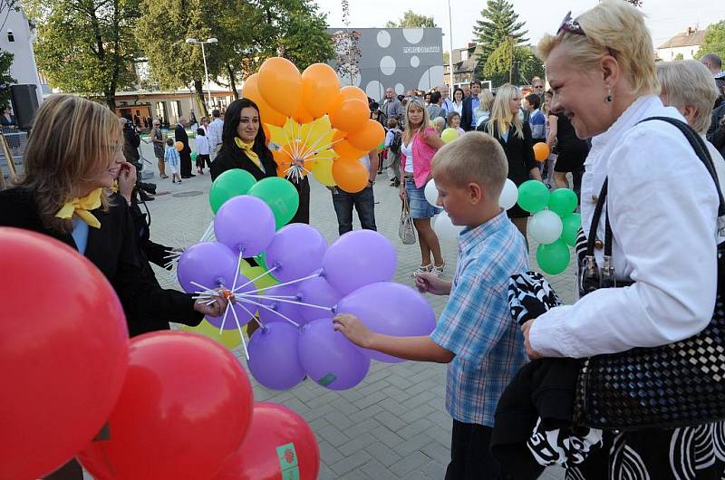 Václav Klaus ml. svého otce pozval do Ostravy při rodinné večeři. Po prohlídce PORGU zamířil prezident do další školy – Základní školy Generála Janka v Mariánských Horách. 