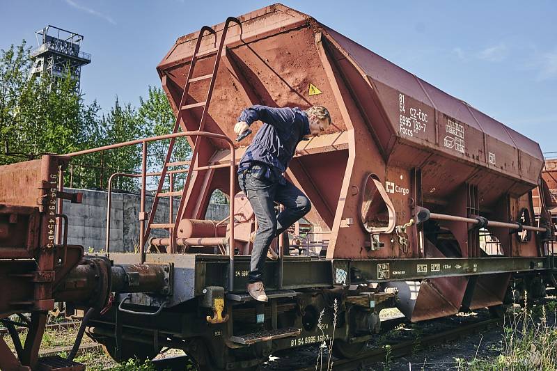 ŠESTÝ DÍL Místa zločinu Ostrava bude plný akce. Na tematiku krádeže drahých vozů se filmaři museli poctivě připravit.