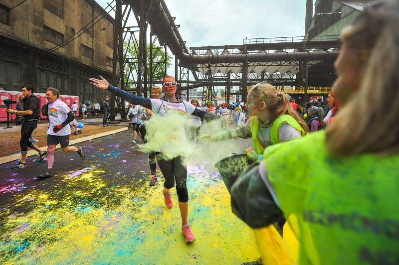 Bezmála tři tisíce lidí se zúčastnilo prvního ostravského ročníku světově známé akce Rainbow run – duhový běh, který se v sobotu konal v Dolní oblasti Vítkovic.