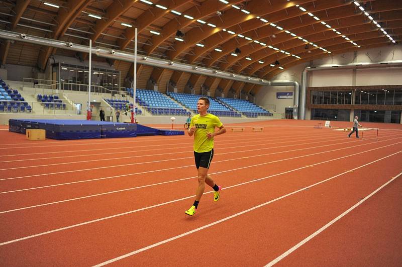 Havířovský rodák Pavel Maslák, obhájce evropského zlata v běhu na 400 metrů, trénuje v ostravské atletické hale, kde se za měsíc uskuteční velký mezinárodní mítink Czech Indoor Gala.