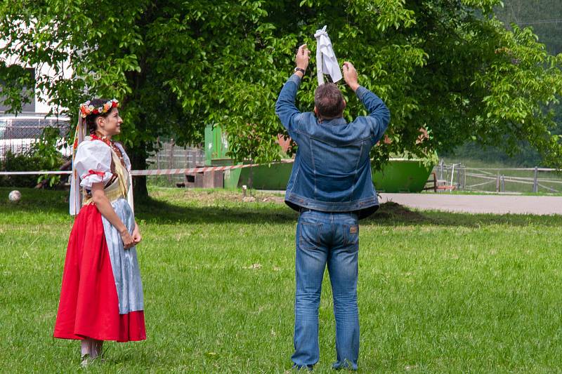 Honění krále. Už 47. ročník této akce hostila v sobotu Lhotka u Ostravy. Lidové veselice se zúčastnilo asi patnáct stovek lidí.