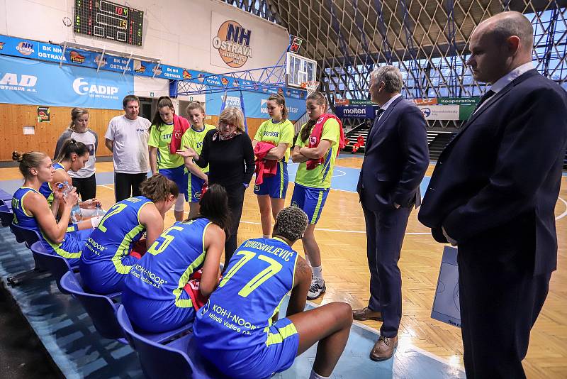 Utkání 4. kola Ženské basketbalová ligy: SBŠ Ostrava - ZVVZ USK Praha, 9. října 2019 v Ostravě.