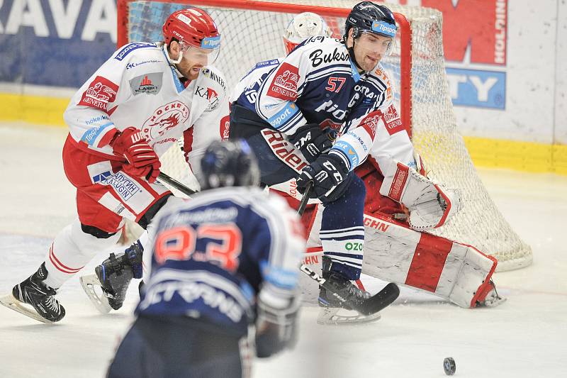 Utkání 43. kola hokejové extraligy: HC Vítkovice Ridera vs. HC Oceláři Třinec, 26. ledna 2018 v Ostravě. (vlevo) Adamsky Martin a Olesz Rostislav.