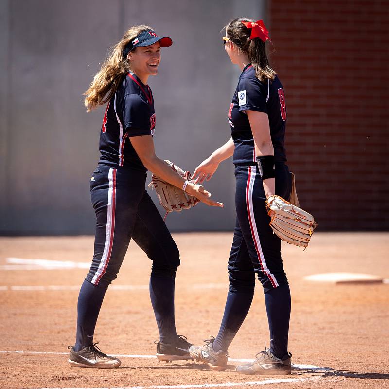 Mistrovství Evropy žen v softballu, 30. června 2019 v Ostravě. Zápas ČR - Litva. Na snímku (zleva) STAJSKALOVA Eliska a LINKOVA Adela.