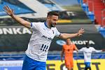 Fotbalisté Baníku Ostrava (v modro-bílém) v duelu 28. kola FORTUNA:LIGY s Mladou Boleslaví (2:1). Tomáš Zajíc se radoval předčasně, gól nakonec neplatil.