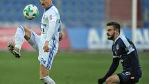 Zápas 17. kola první fotbalové ligy mezi FC Baník Ostrava a 1. FC Slovácko, 17. února 2018 v Ostravě. (vlevo) Tomáš Mičola a Tomáš Zajíc ze Slovácka.