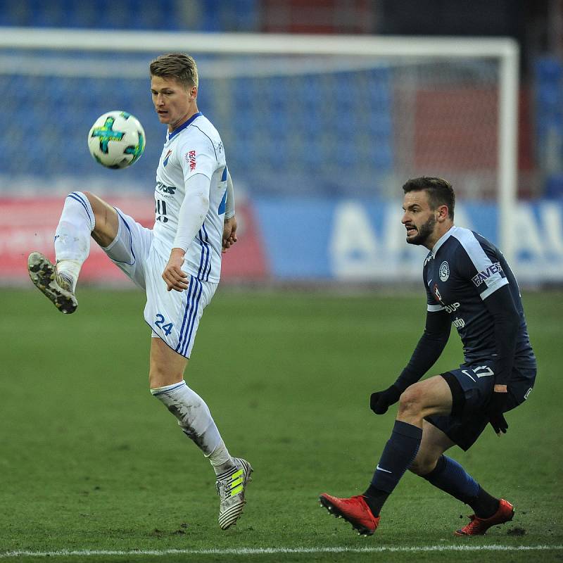 Zápas 17. kola první fotbalové ligy mezi FC Baník Ostrava a 1. FC Slovácko, 17. února 2018 v Ostravě. (vlevo) Tomáš Mičola a Tomáš Zajíc ze Slovácka.