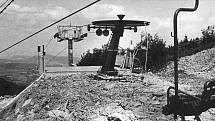 Výstavba horní stanice lanovky z Trojanovic na Pustevny v roce 1986.