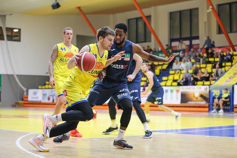 Sluneta Ústí nad Labem - NH Ostrava 86:72, 2. kolo KNBL (sezona 2021/2022).