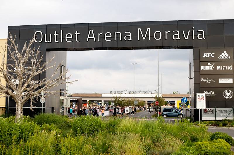 Benefiční akce Zapal to! RideOut v Outlet Arena Moravia, sobota 4. června 2022.