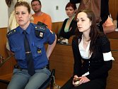 Sedmadvacetiletá Romana Pítrová u soudu.