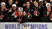 Mistrovství světa hokejistů do 20 let, finále: Rusko - Kanada, 5. ledna 2020 v Ostravě. Na snímku vítězný tým Kanady (střed) (Alexis Lafreniere, Barrett Hayton)).