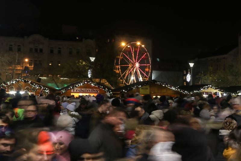 Vánoce v Ostravě. Ilustrační foto z rozsvícení vánočního stromu na Masarykově náměstí v centru města, 2. prosince 2018.