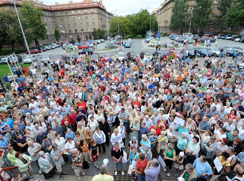 Demonstrace nájemníků bytů RPG Real Estate, která se uskutečnila v Ostravě-Porubě