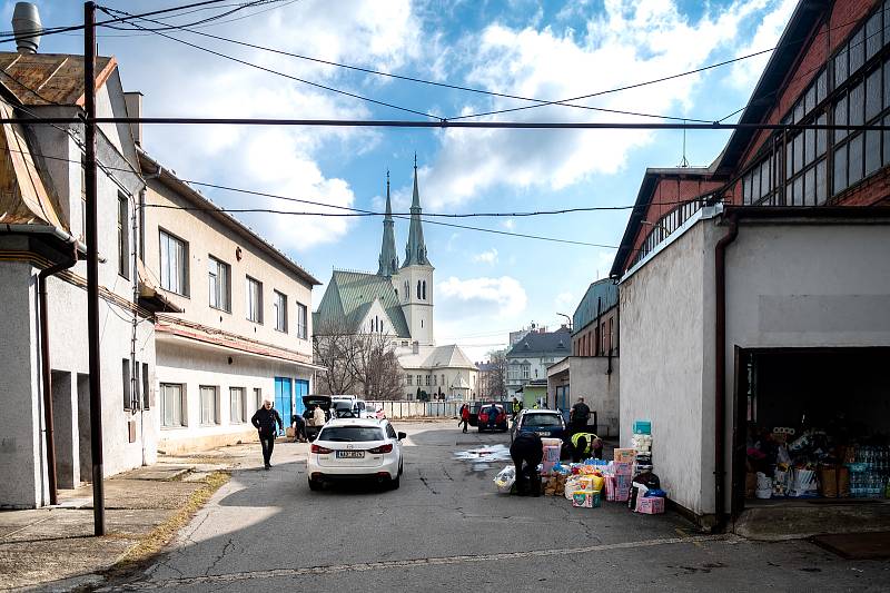 Město Ostrava zřídilo na ulici Wattova v Přívoze sběrné místo v halách pro materiální pomoc obyvatelům Ukrajiny. 27. února 2022 v Ostravě.