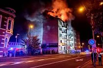 Zásah hasičů u požáru v centru Ostravy, v noci z 24. na 25. září 2023.