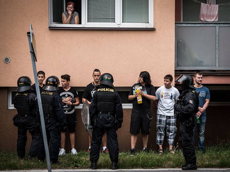 Šedesát lidí bylo zajištěno po sobotní demonstraci proti imigrantům, která se konala na Masarykově náměstí. Protestující se po ukončení akce vydali do Ostravy-Přívozu.