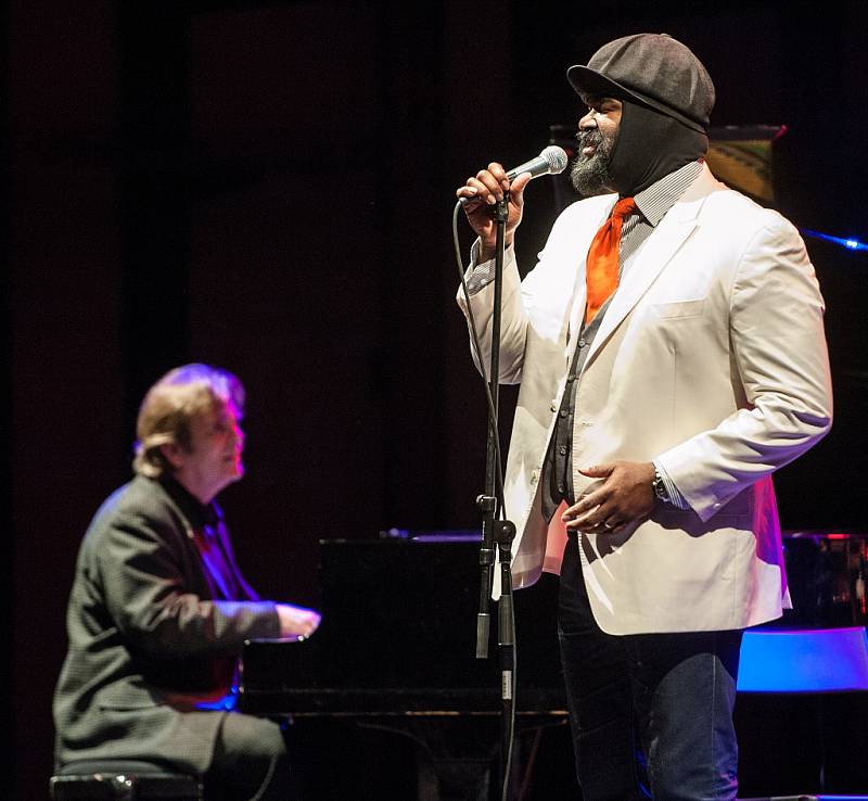 Gregory Porter se v Gongu s tóny doslova mazlil a rozdával pohodu plnými doušky