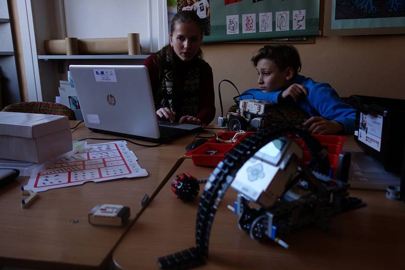 Kroužky „tvůrčí kybernetiky" pořádá VŠB-TUO pro školáky v Užhorodu od roku 2017.