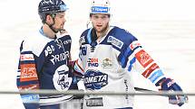 Nicolas Werbik z Vítkovic a Tomáš Šoustal z Brna - 31. kolo Tipsport Extraligy HC VÍTKOVICE RIDERA - HC Kometa Brno, 30. prosince 2020 v Ostravě.