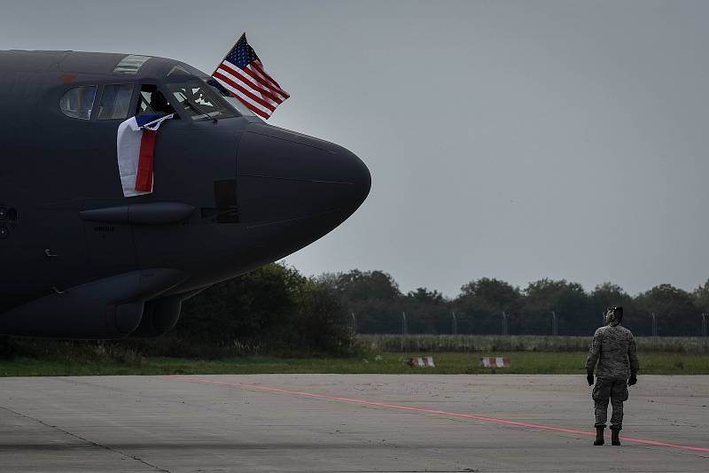 Přílet letadel na letiště Leoše Janáčka, kde se uskuteční Dny NATO, 13. září 2018.