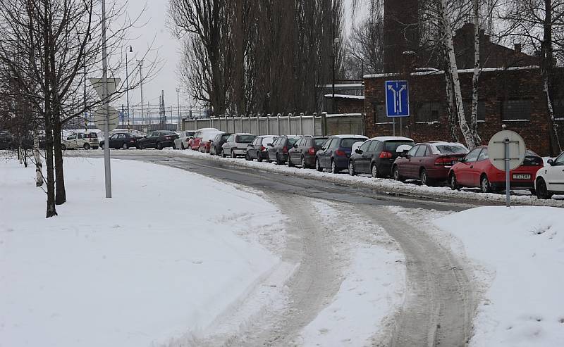 Přeložka Bílovecké povede podél železniční trati. Má být hotova v roce 2015.