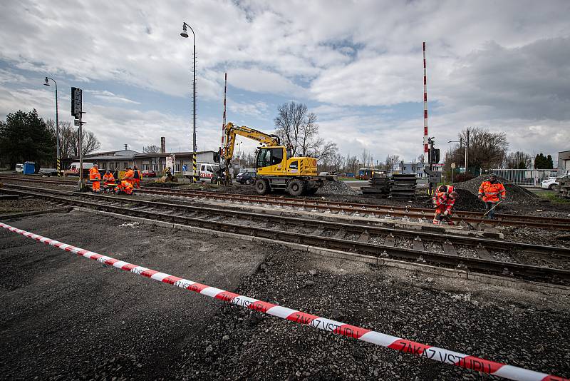 Oprava železničního přejezdu na ulici Buničitá, 23. dubna 2021 ve Vratimově