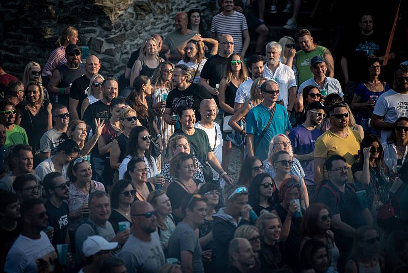 Open air koncert kapely Monkey Business v rámci Barrák music hradu, který se uskutečnil na Sleszkoostravském hradě, 1. července v Ostravě.