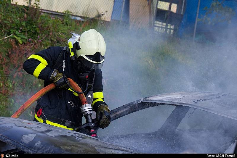 Požár vozidla, zásah hasičů, Ostrava, 12. června 2022.