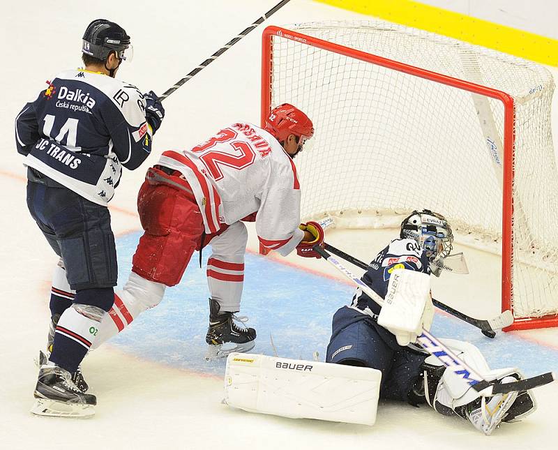 Steel Cup: Oceláři Třinec – Vítkovice 2:3.