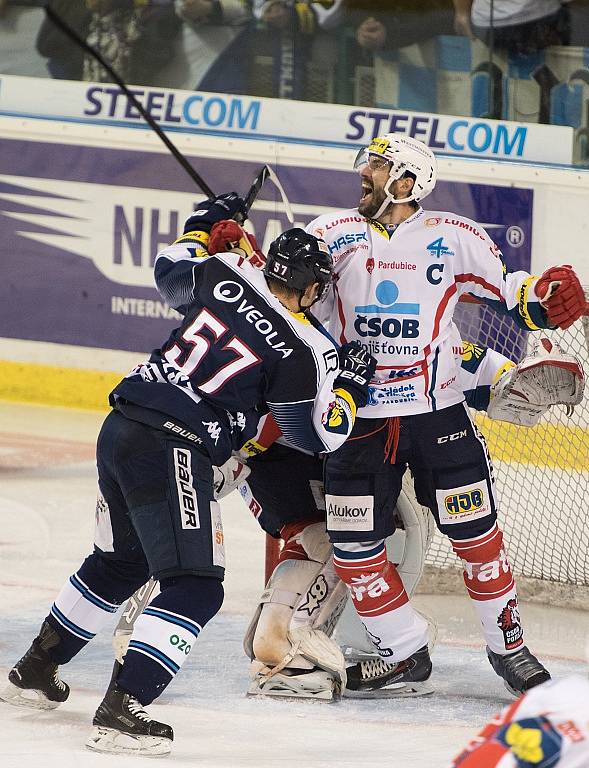 Předkolo play off hokejové extraligy – 1. zápas: HC Vítkovice Steel - HC ČSOB Pojišťovna Pardubice 8:2