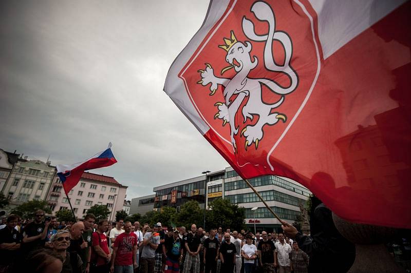 Šedesát lidí bylo zajištěno po sobotní demonstraci proti imigrantům, která se konala na Masarykově náměstí. Protestující se po ukončení akce vydali do Ostravy-Přívozu.