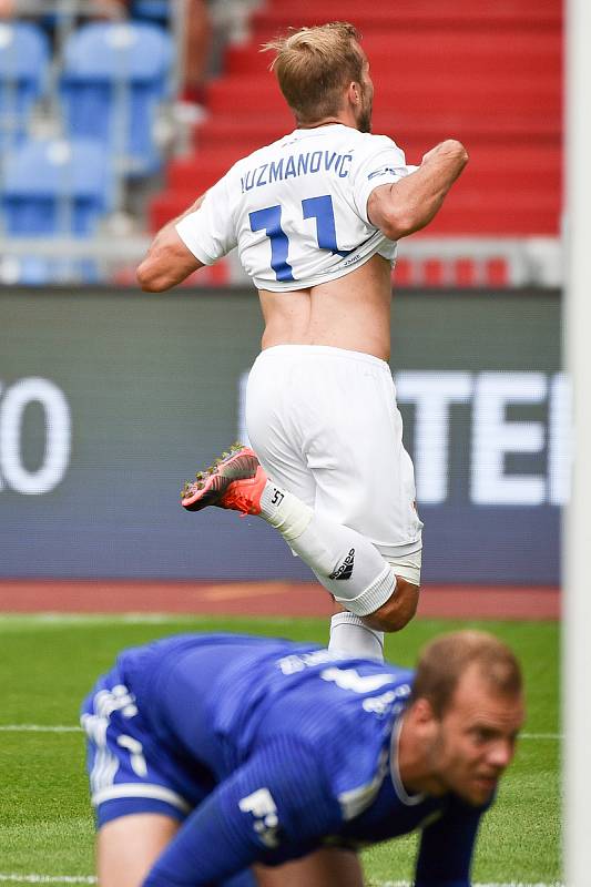 Utkání 5. kola první fotbalové ligy: FC Baník Ostrava - Bohemians 1905 , 10. srpna 2019 v Ostravě. Na snímku radost (nahoře) Nemanja Kuzmanovič a brankář Bohemians Roman Valeš.