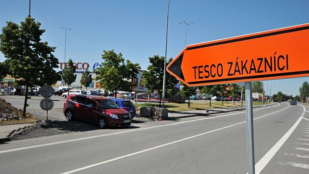 Oprava objezdu a ulice Na Rovince bude hotova na začátku září.