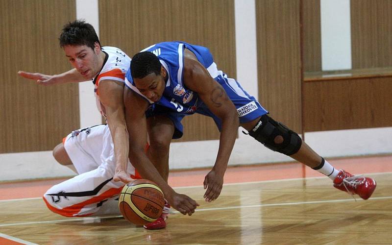 Středeční utkání nejvyšší basketbalové soutěže mezi Novým Jičínem a Ostravou bylo jako na houpačce.