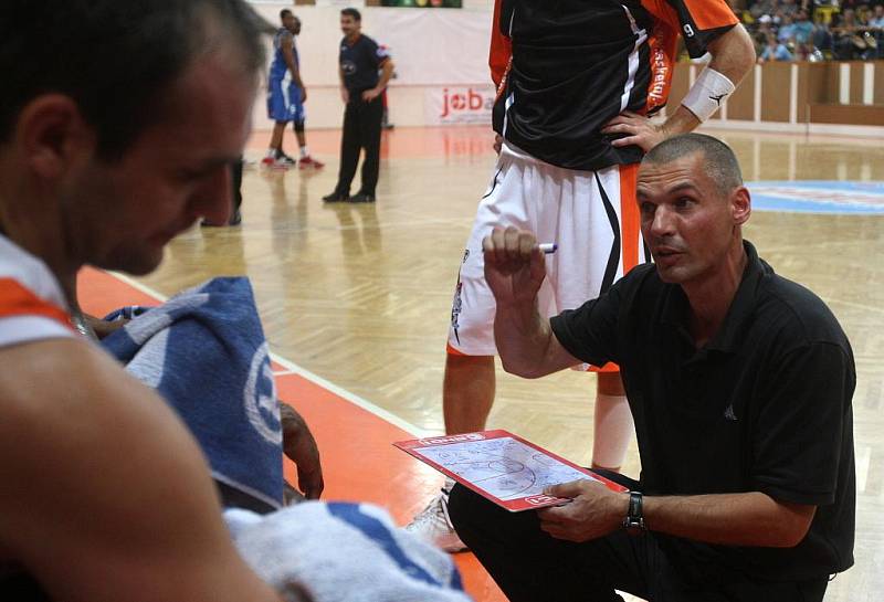 Středeční utkání nejvyšší basketbalové soutěže mezi Novým Jičínem a Ostravou bylo jako na houpačce.