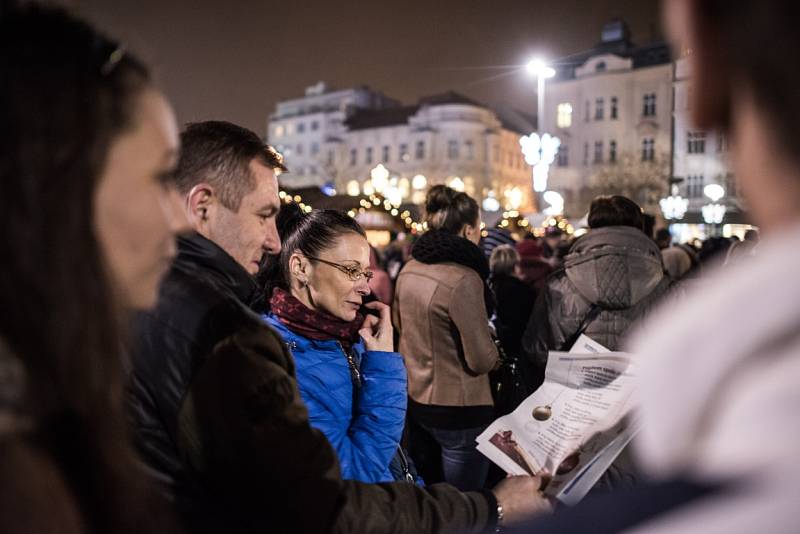 Akce Česko zpívá koledy v Ostravě na Masarykově náměstí.