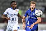 Utkání 8. kola první fotbalové ligy: SK Sigma Olomouc - FC Baník Ostrava 17. září 2021 v Olomouci. (zleva) Collins Yira Sor z Ostravy a Ondřej Zmrzlý z Olomouce.