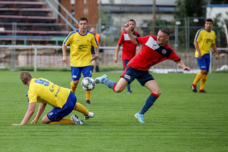 Fotbal, TJ UNIE Hlubina - ŠSK Bílovec (ve žlutém), 22. srpna 2020 v Ostravě.