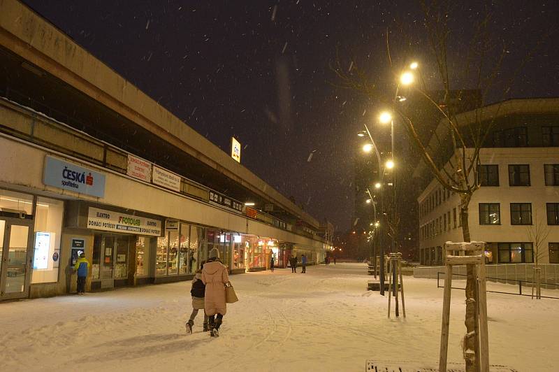 Náměstí Ostrava-Jih večer.