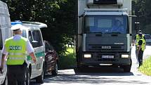 Velkou razii na řidiče autobusů a také pasažéry z řad cizinců provedli v úterý policisté v celé České republice. 